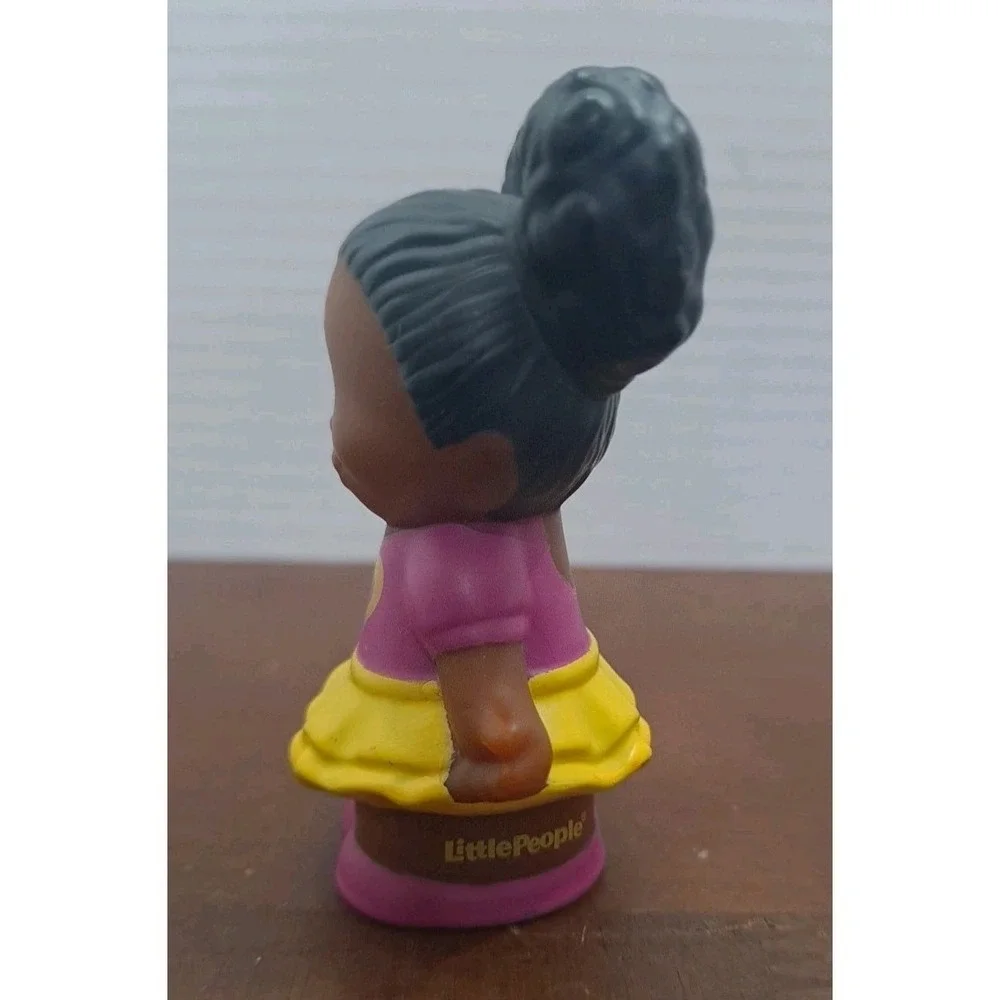Fisher Price Little People African American Tessa Pink Shirt Yellow Skirt 2012